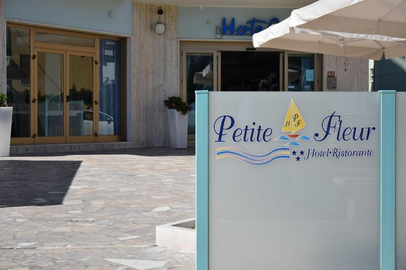 Hotel Petite Fleur 알바아드리안티카 외부 사진
