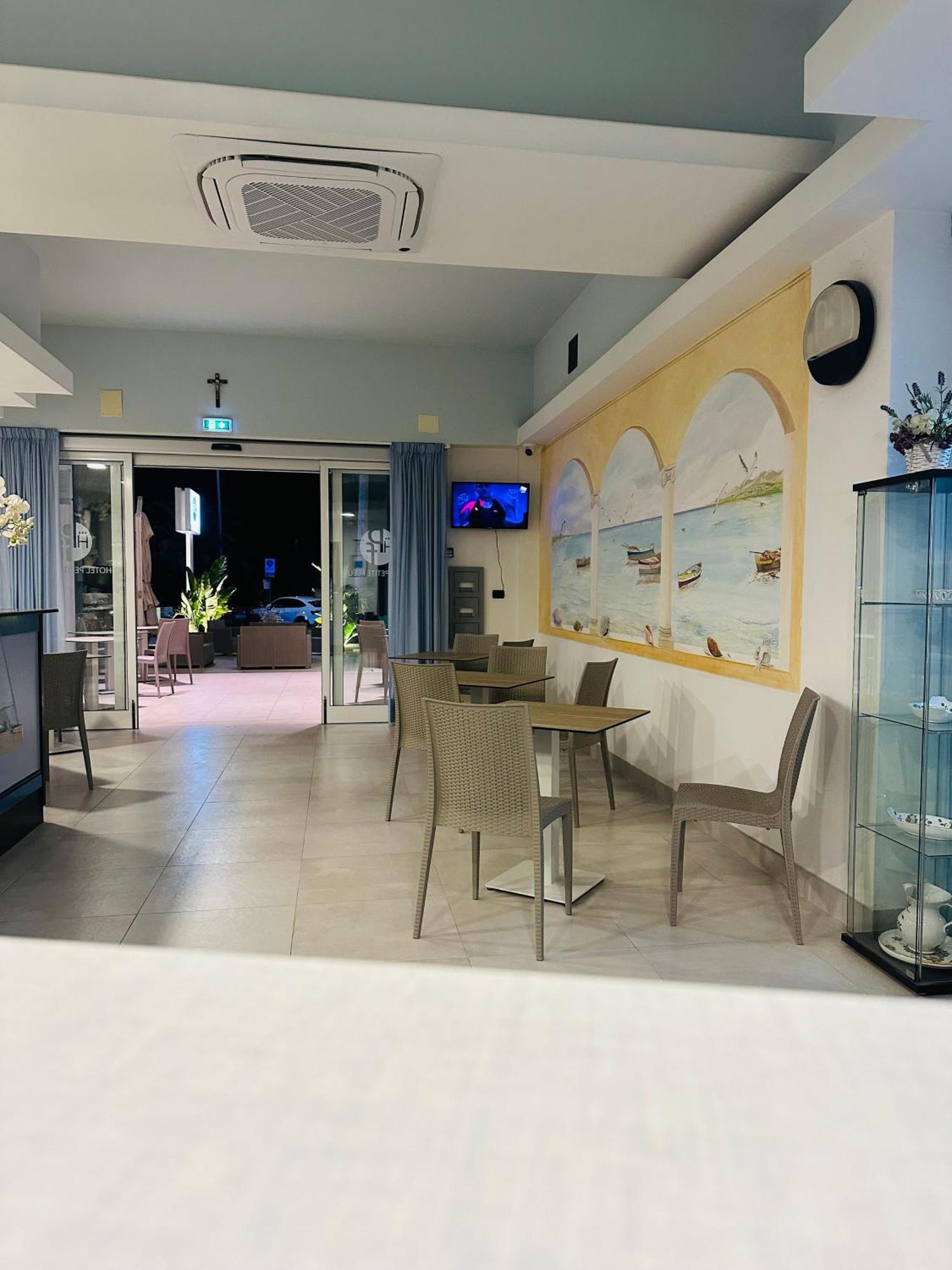 Hotel Petite Fleur 알바아드리안티카 외부 사진